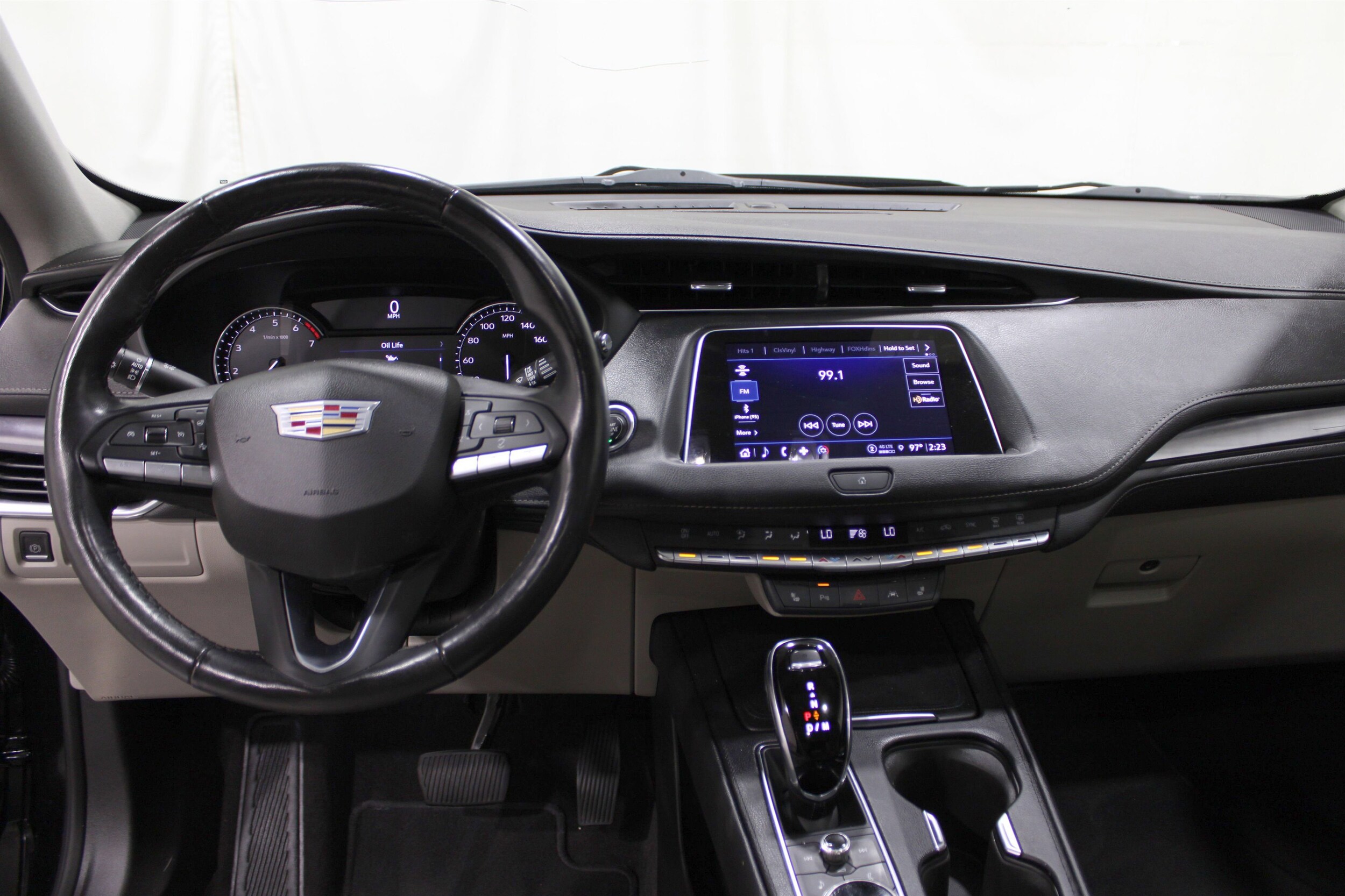 2022 Cadillac XT4 Luxury photo 2
