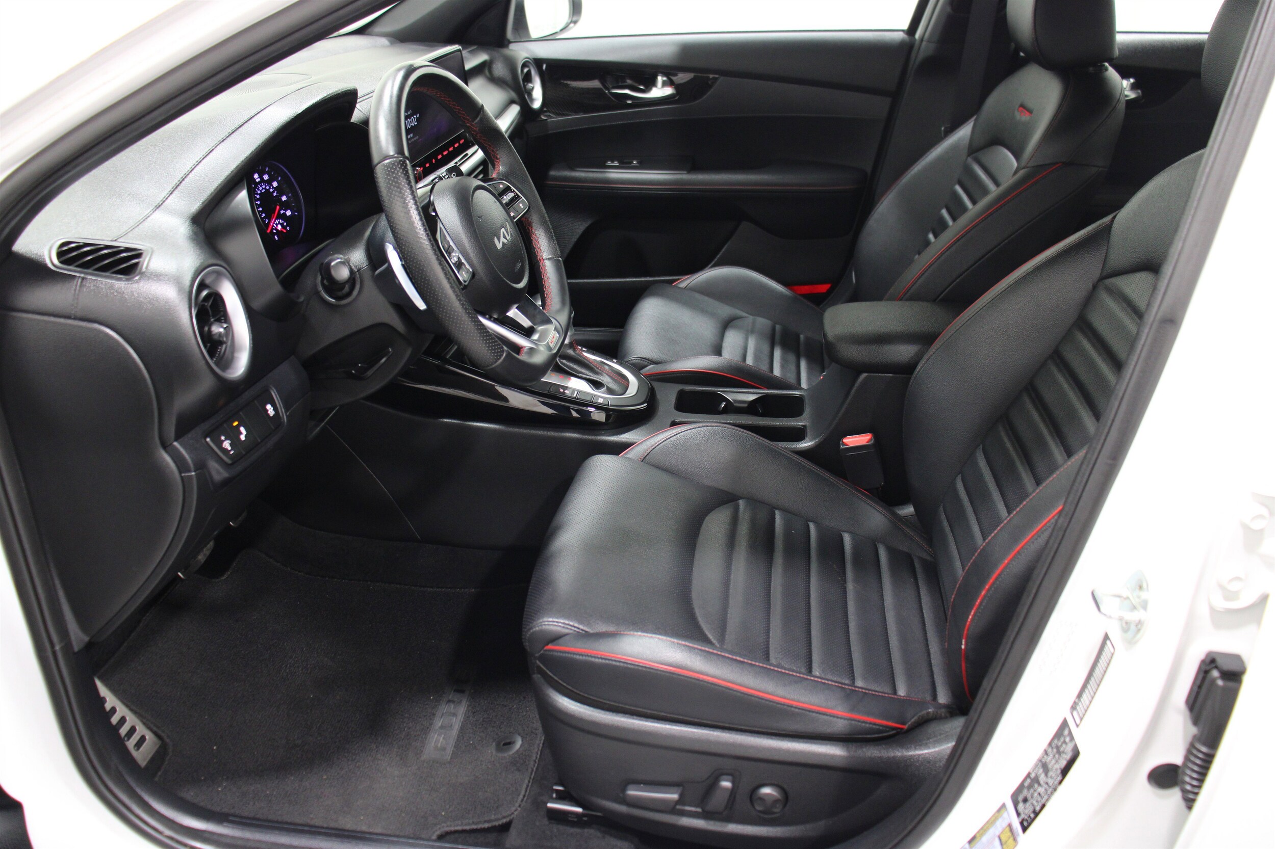 2023 Kia Forte GT photo 3