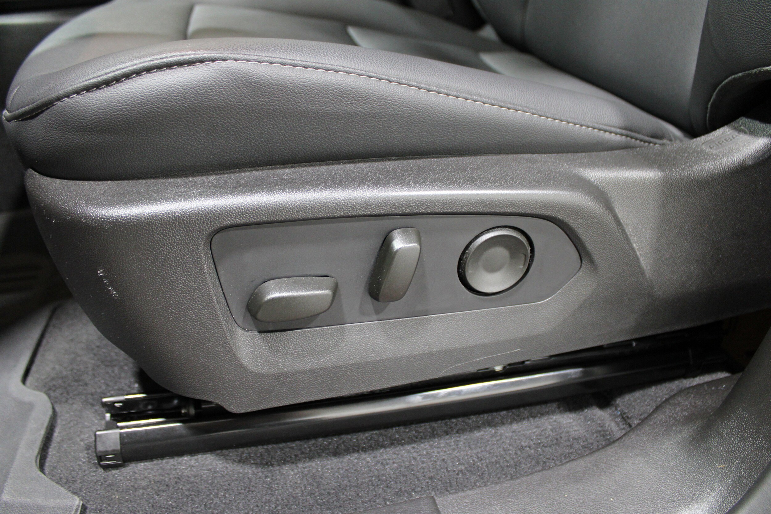 2024 Chevrolet Colorado LT photo 4
