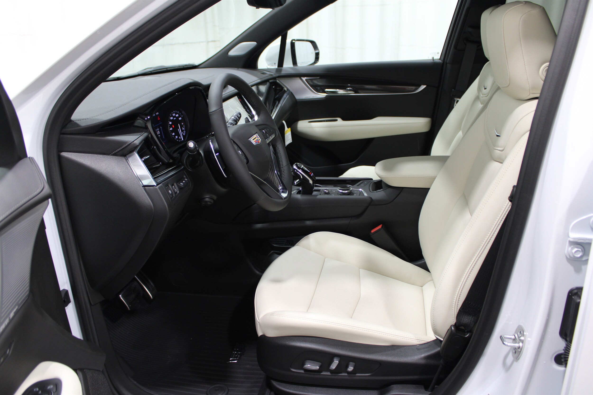 2025 Cadillac XT6 Sport photo 3