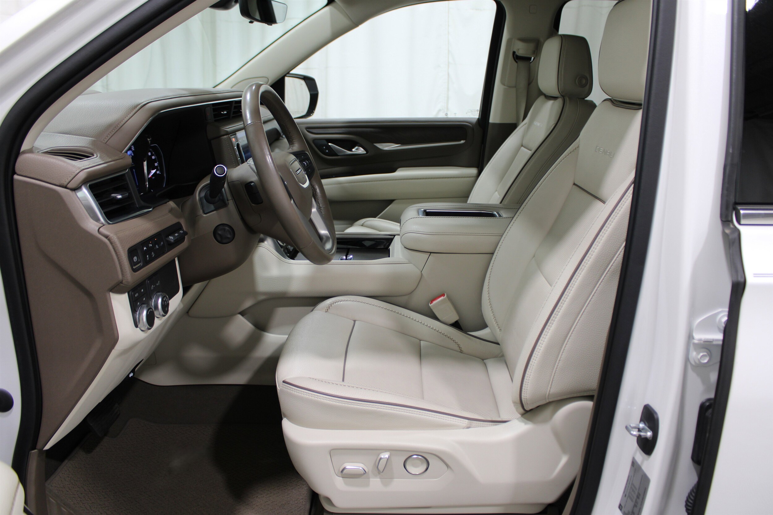 2021 Gmc Yukon XL Denali photo 3