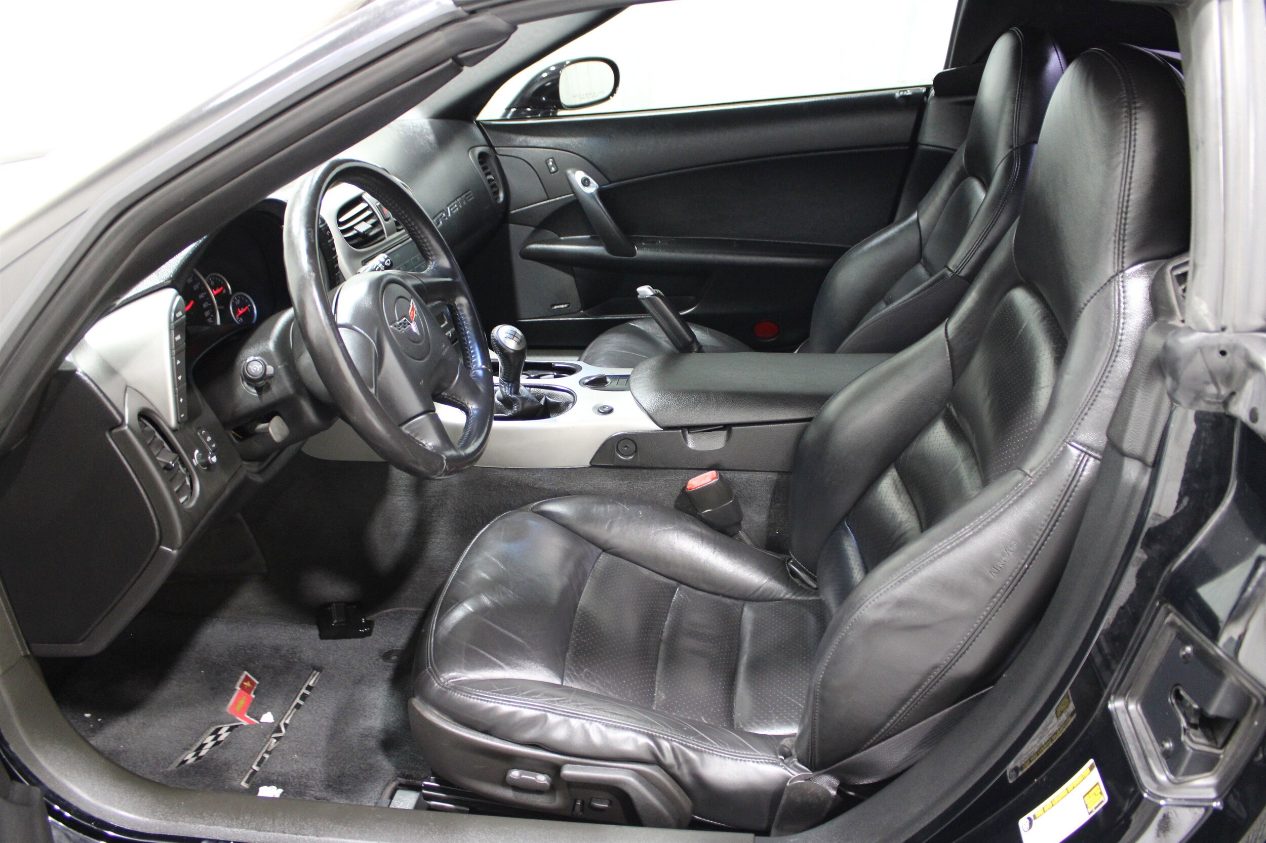 2005 Chevrolet Corvette Base photo 3