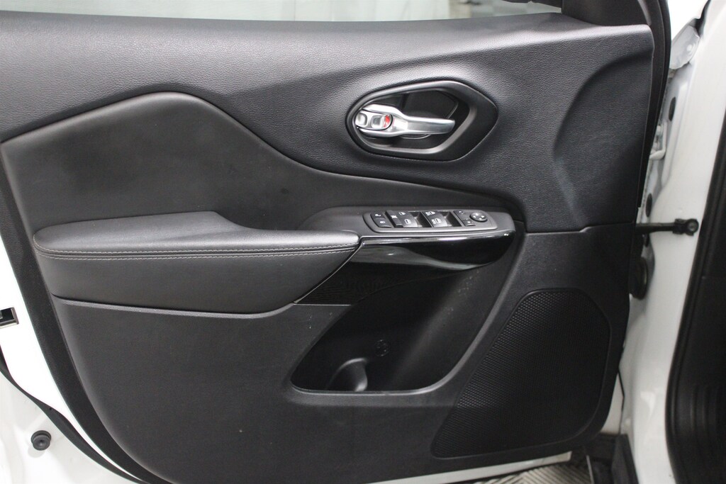 Used 2023 Jeep Cherokee Altitude Lux SUV