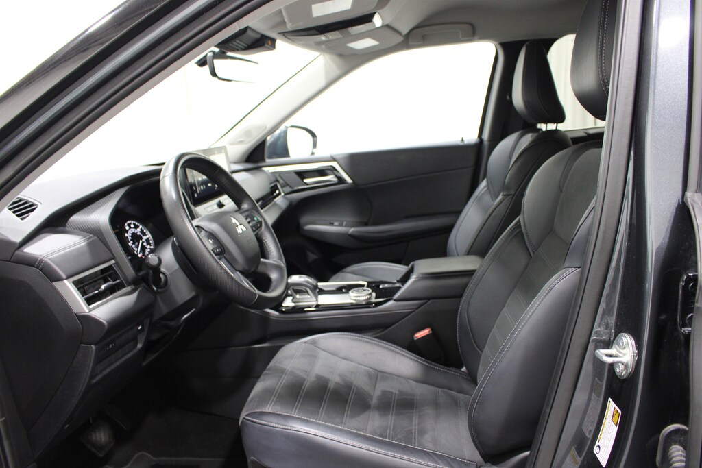 Used 2025 Mitsubishi Outlander SE SUV
