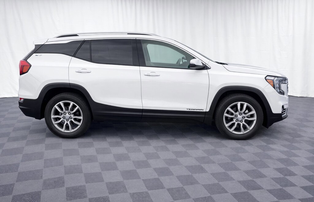 Used 2024 GMC Terrain SLT SUV