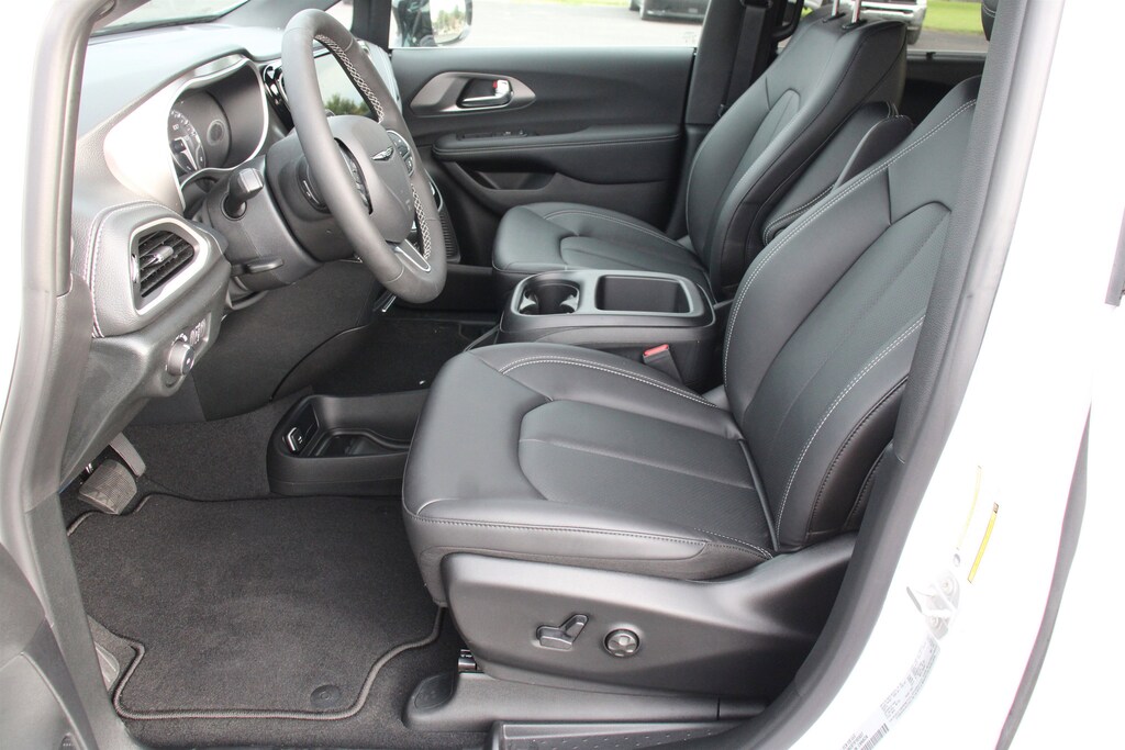 New 2026 Chrysler Pacifica Select Mini-van, Passenger