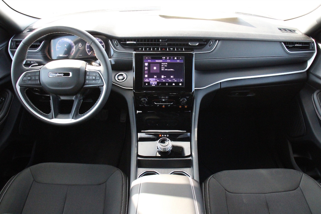 New 2026 Jeep Grand Cherokee Laredo Sport Utility