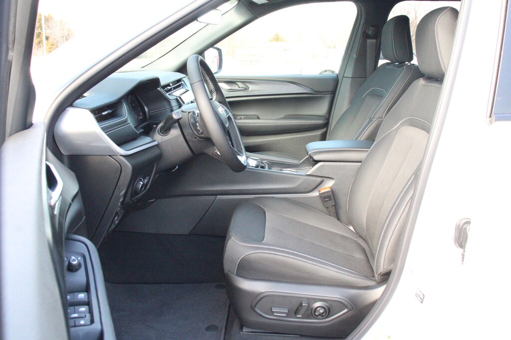 New 2026 Jeep Grand Cherokee L Laredo Sport Utility