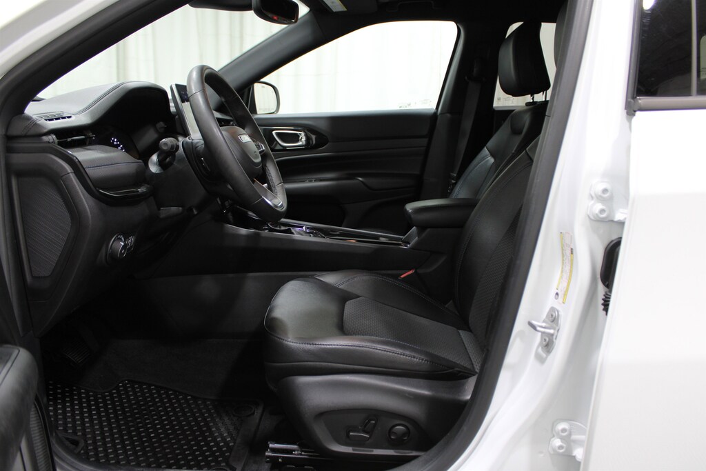 Used 2025 Jeep Compass Latitude SUV