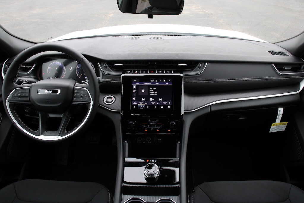 New 2025 Jeep Grand Cherokee L Laredo Sport Utility