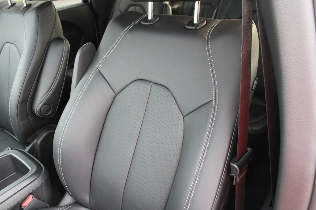 New 2026 Chrysler Pacifica Select Mini-van, Passenger