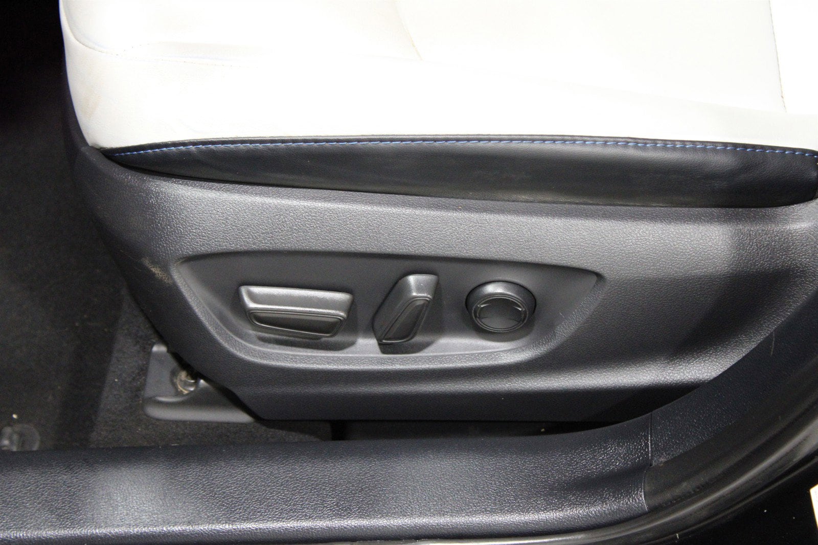 Image of 2021 Toyota Prius Limited Hatchback