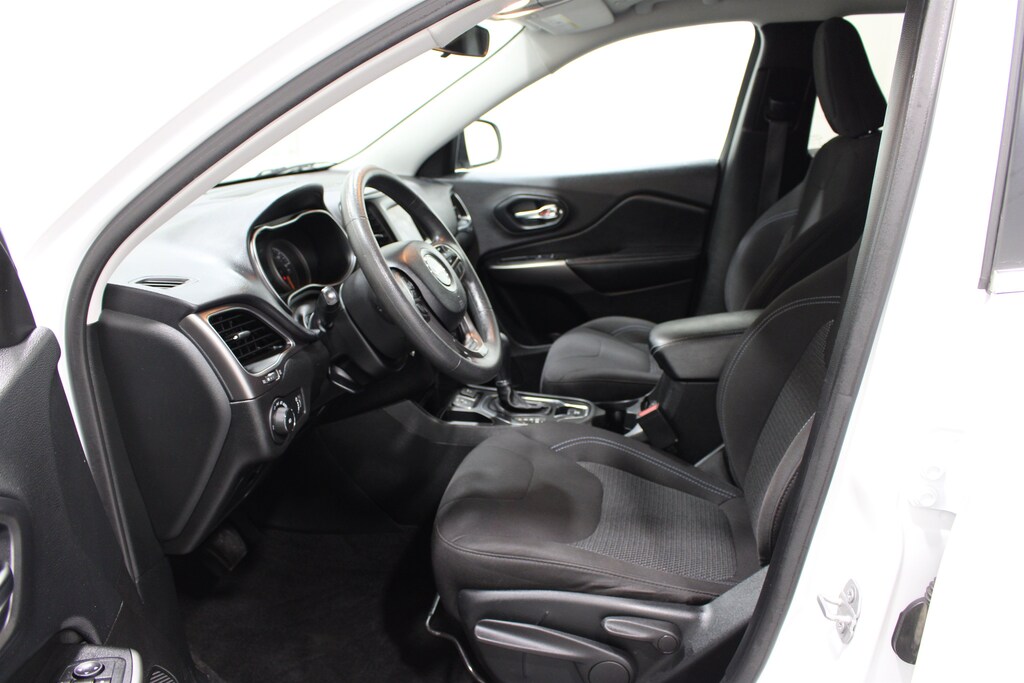 Used 2019 Jeep Cherokee Latitude FWD SUV