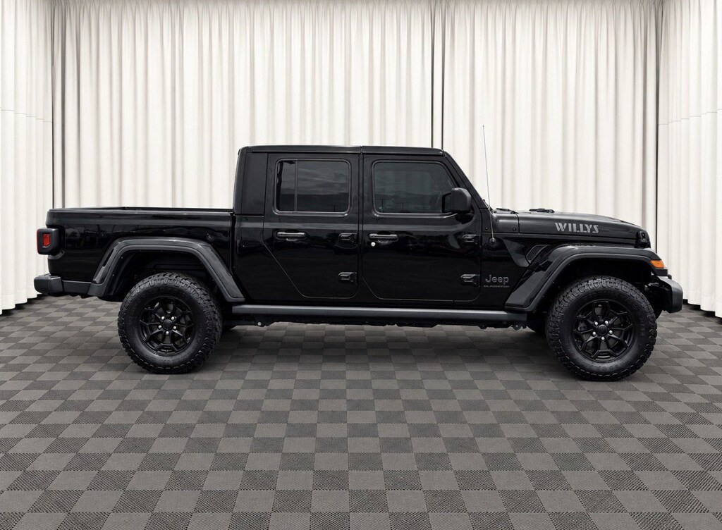 Used 2023 Jeep Gladiator Sport Truck Crew Cab