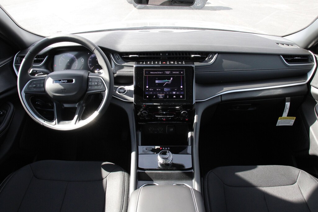 New 2025 Jeep Grand Cherokee Laredo Sport Utility