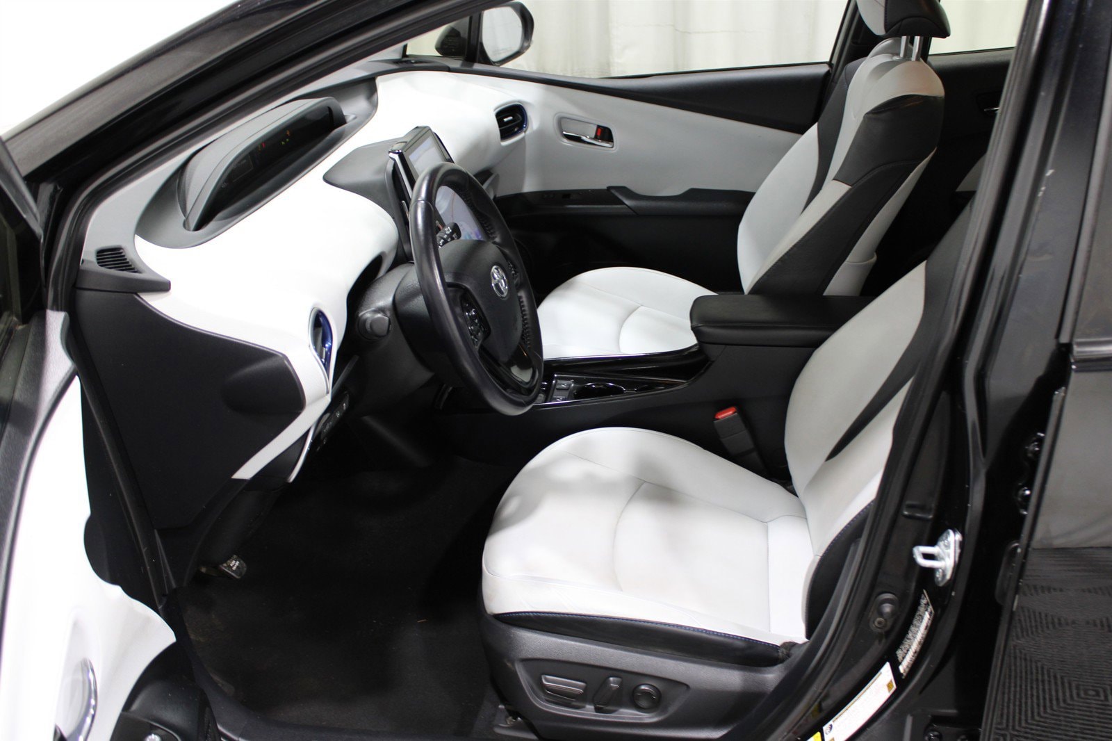 Image of 2021 Toyota Prius Limited Hatchback