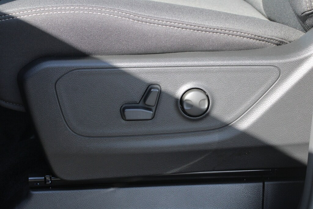 New 2026 Ram 1500 Big Horn/Lone Star Crew Cab Pickup