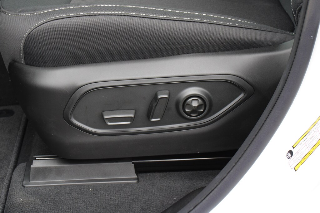 New 2025 Jeep Grand Cherokee L Laredo Sport Utility