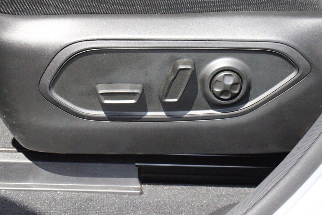 New 2026 Jeep Grand Cherokee Laredo Sport Utility