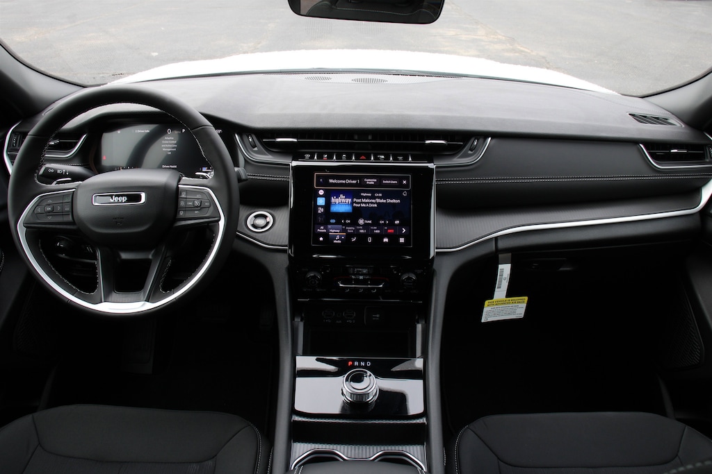 New 2025 Jeep Grand Cherokee Laredo Sport Utility