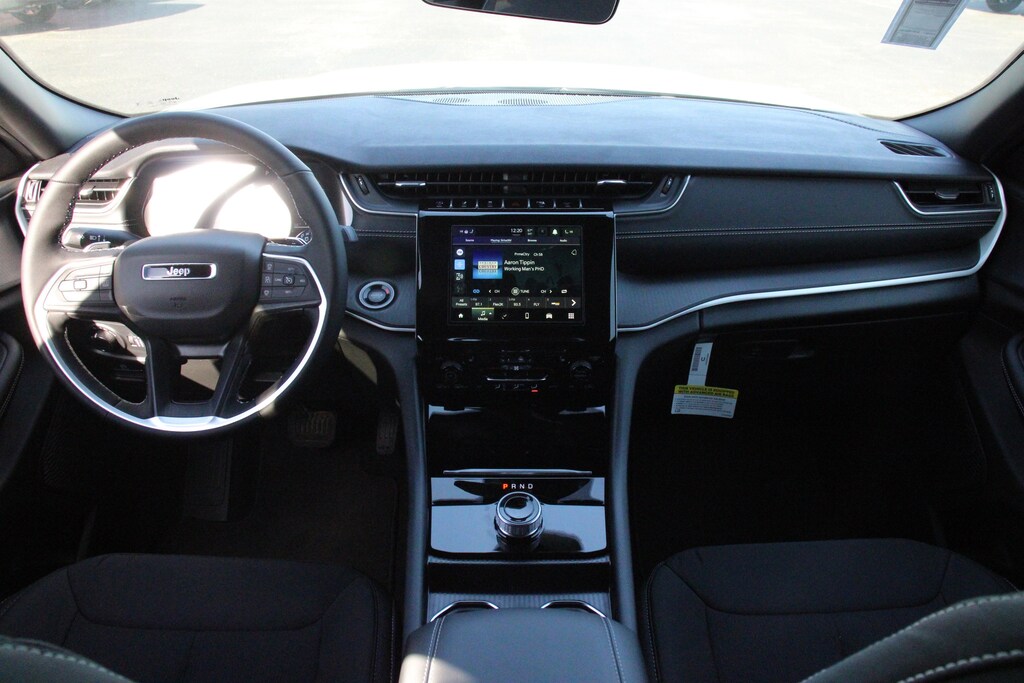 New 2026 Jeep Grand Cherokee Laredo Sport Utility