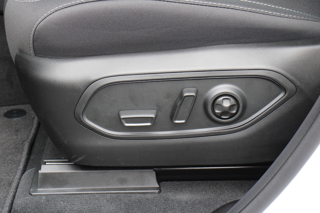 New 2025 Jeep Grand Cherokee Laredo Sport Utility