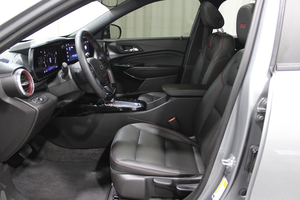 Used 2025 Chevrolet Trax 2RS SUV