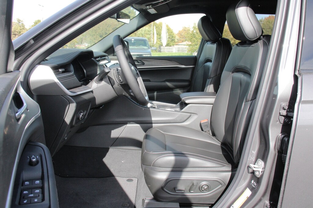 New 2025 Jeep Grand Cherokee L Limited Sport Utility