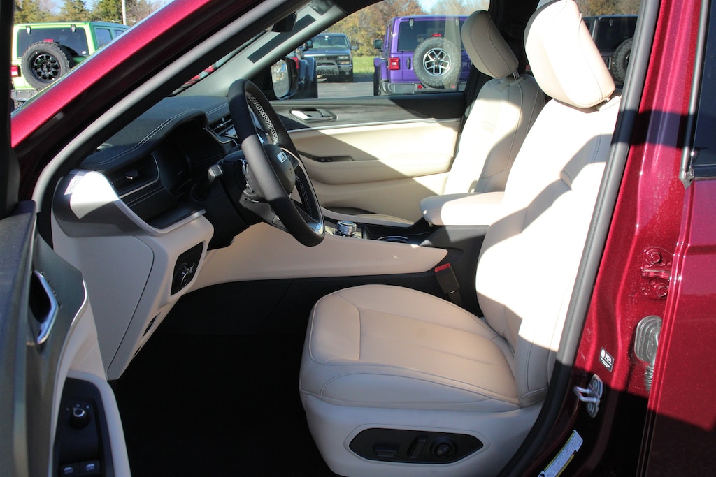 New 2025 Jeep Grand Cherokee Limited Sport Utility