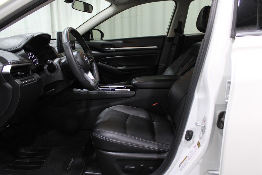 Used 2025 Nissan Altima SL Sedan