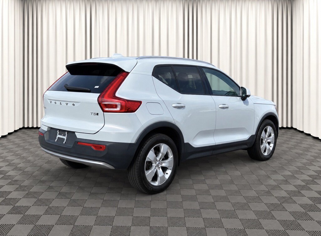 Used 2021 Volvo XC40 T5 Momentum SUV