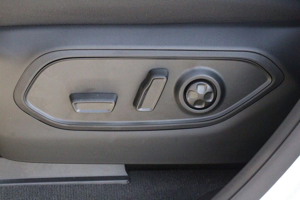 New 2026 Jeep Grand Cherokee Laredo Sport Utility