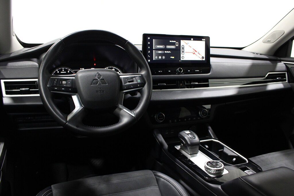 Used 2025 Mitsubishi Outlander SE SUV