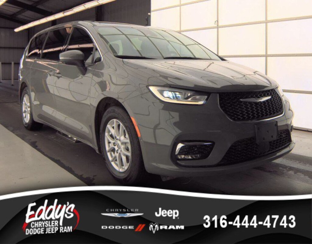 Used 2023 Chrysler Pacifica Touring L Van Passenger Van