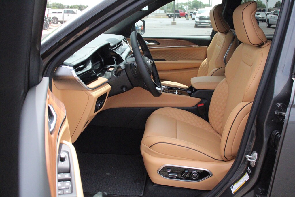 New 2026 Jeep Grand Cherokee L Summit Sport Utility