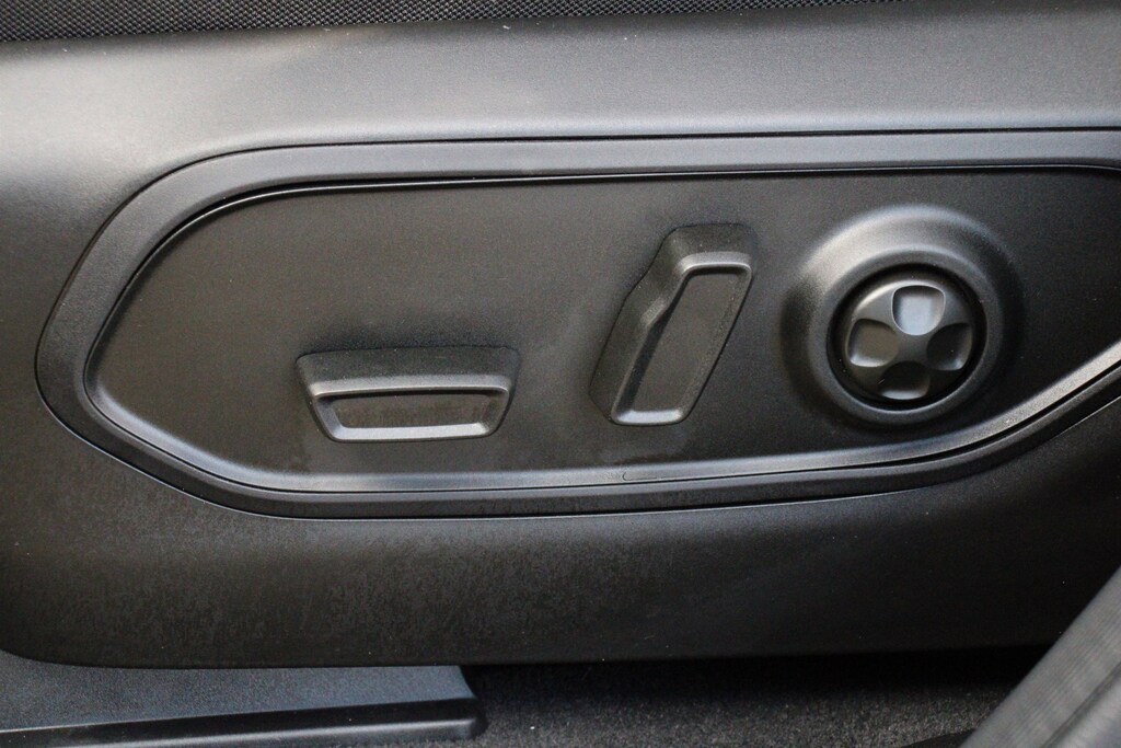 New 2026 Jeep Grand Cherokee Laredo Sport Utility