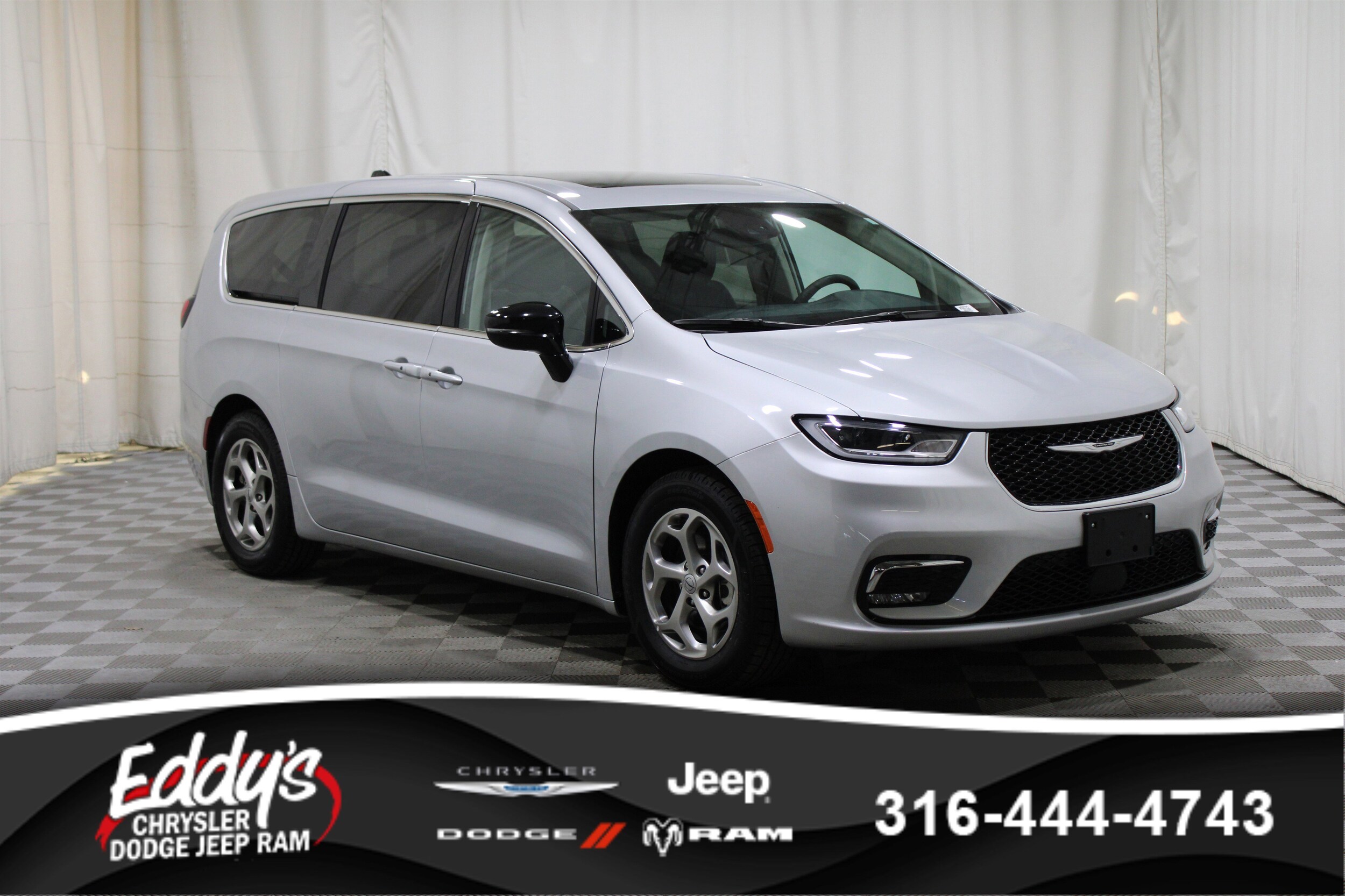 2024 Chrysler Pacifica Van Passenger Van 