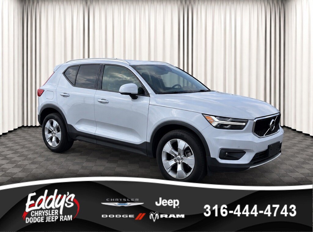 Used 2021 Volvo XC40 T5 Momentum SUV
