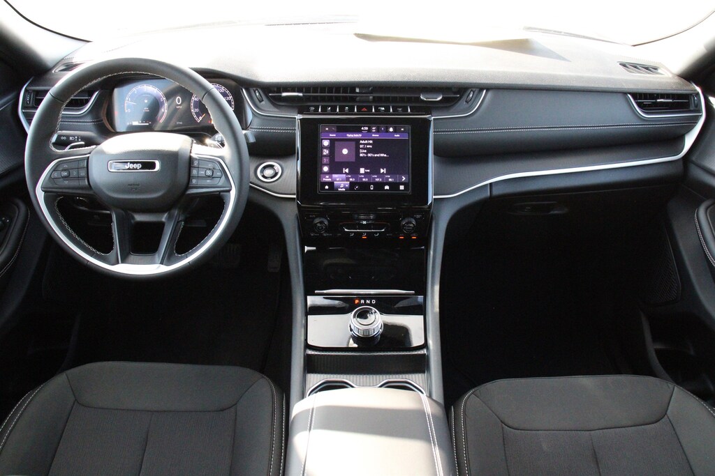 New 2026 Jeep Grand Cherokee Laredo Sport Utility