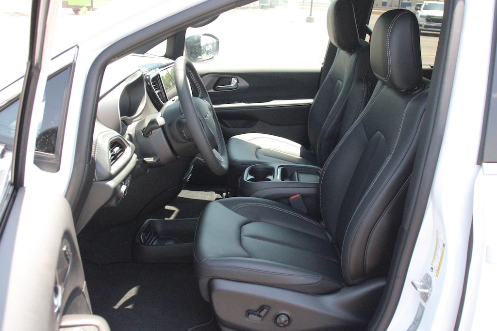 New 2027 Chrysler Pacifica Select Mini-van, Passenger