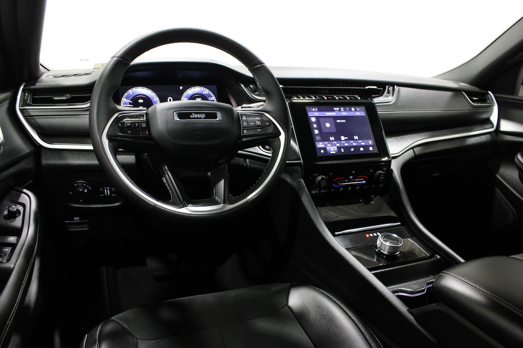 Used 2025 Jeep Grand Cherokee Laredo SUV