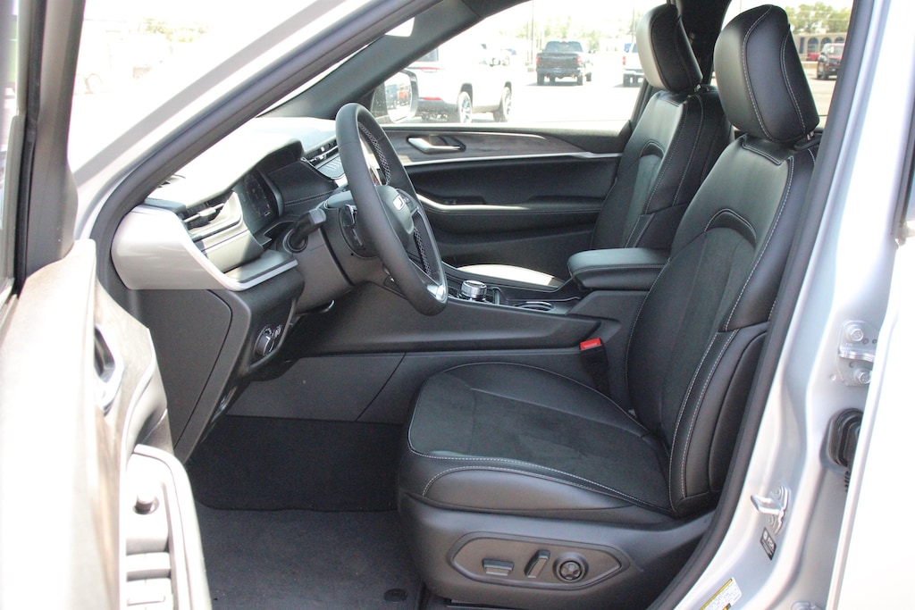 New 2026 Jeep Grand Cherokee L Laredo Sport Utility