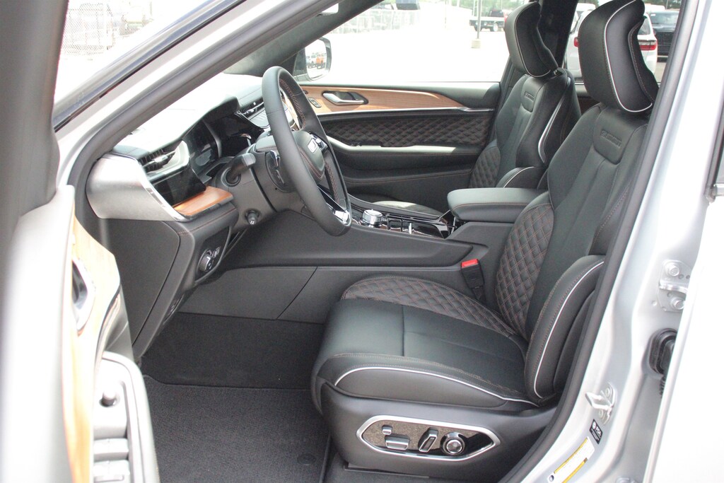 New 2026 Jeep Grand Cherokee L Summit Sport Utility