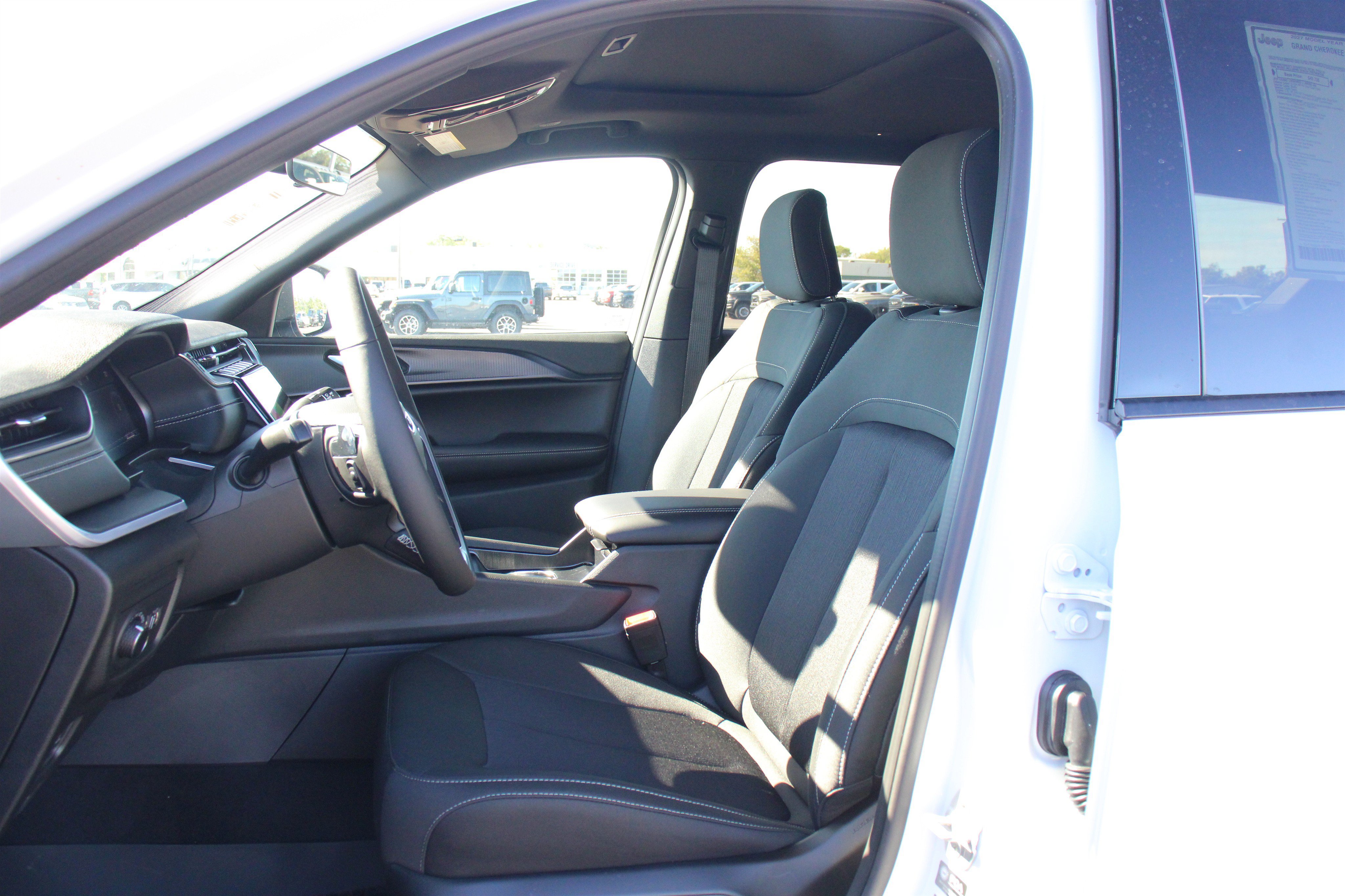 New 2027 Jeep Grand Cherokee L Laredo Sport Utility
