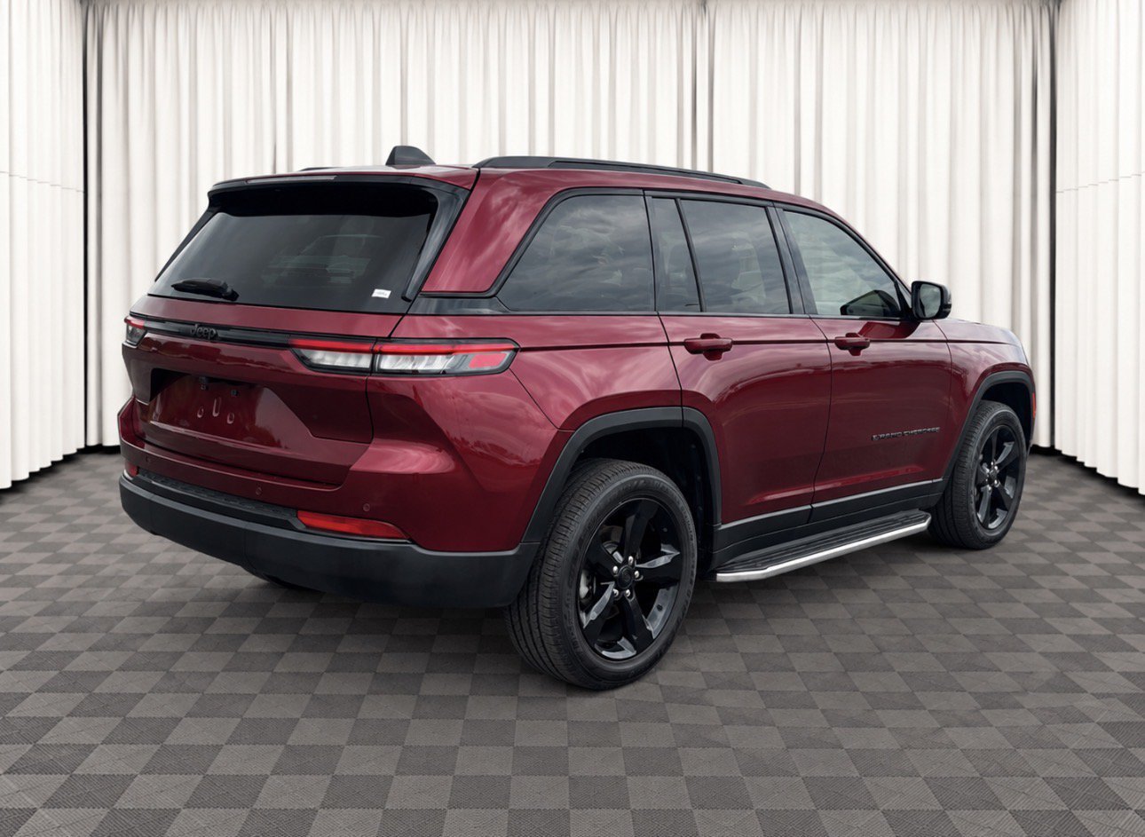 Used 2025 Jeep Grand Cherokee Laredo SUV