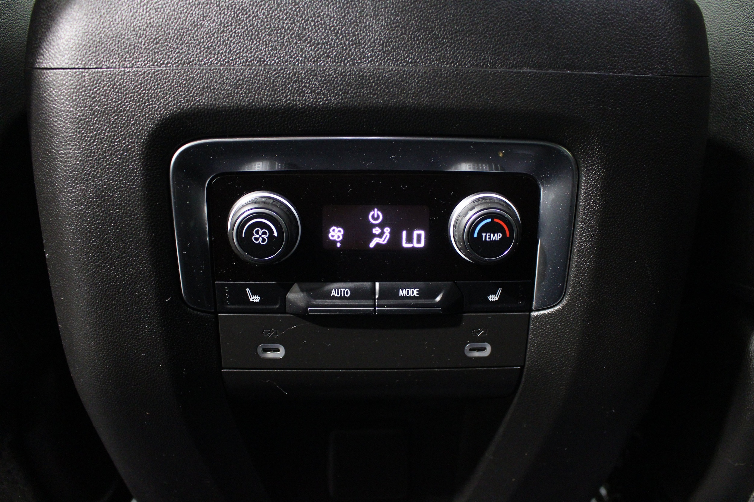 2024 Chevrolet Suburban RST - Photo 22
