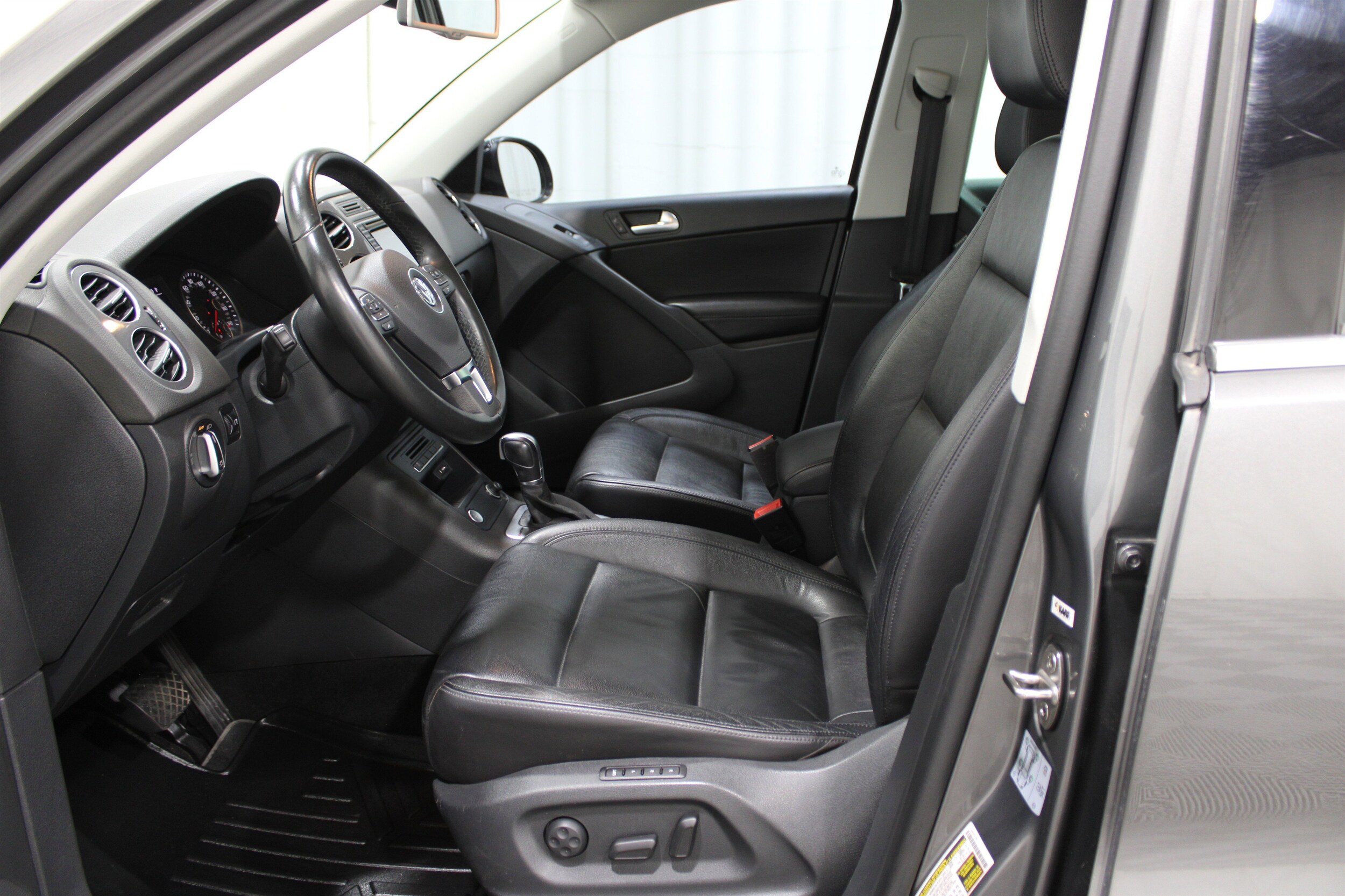 2017 Volkswagen Tiguan Sport photo 3