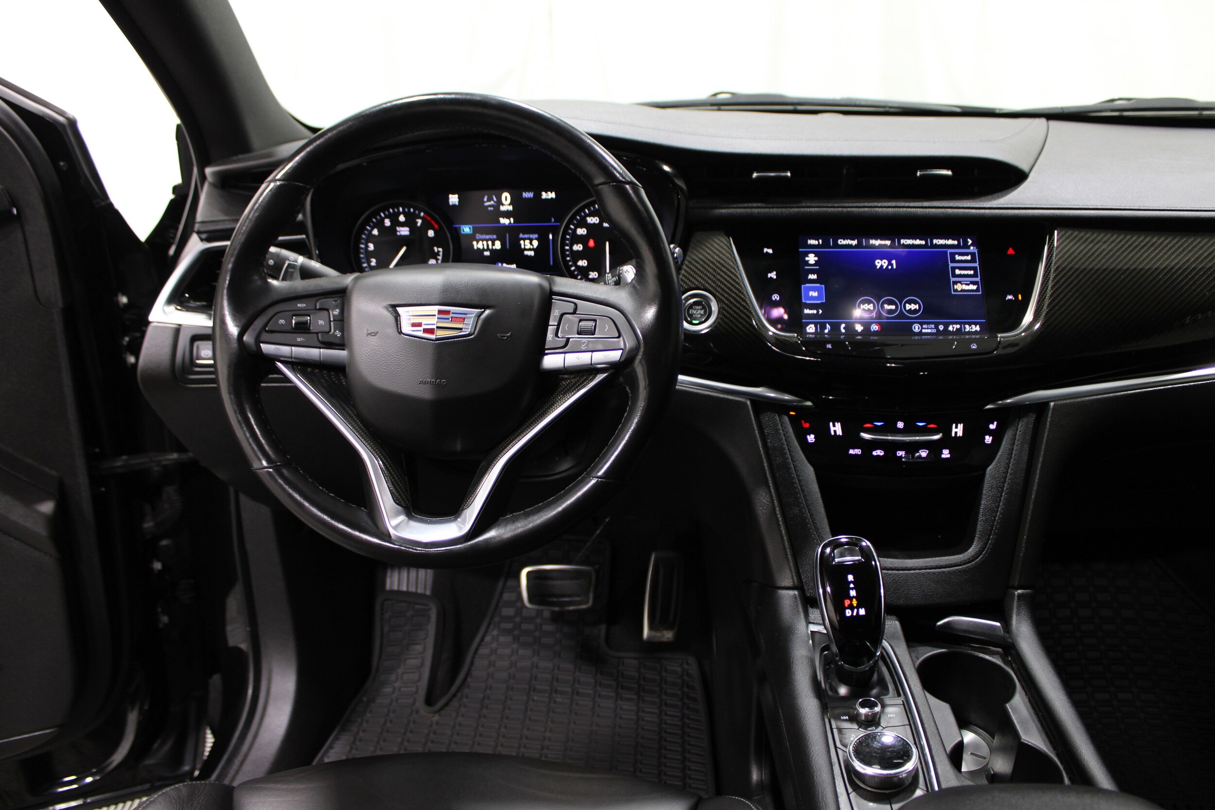 2022 Cadillac XT6 Sport photo 2