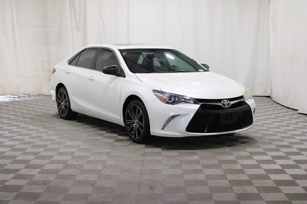 Used 2016 Toyota Camry SE w/Special Edition Pkg Sedan