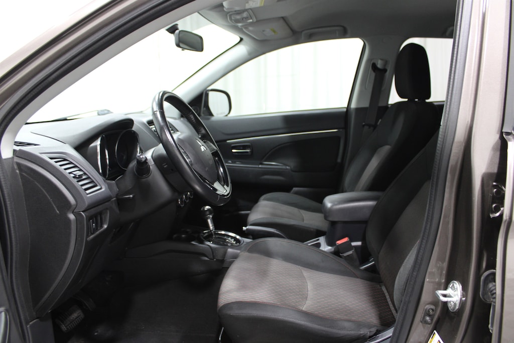 Used 2017 Mitsubishi Outlander Sport SE 2.4 CUV